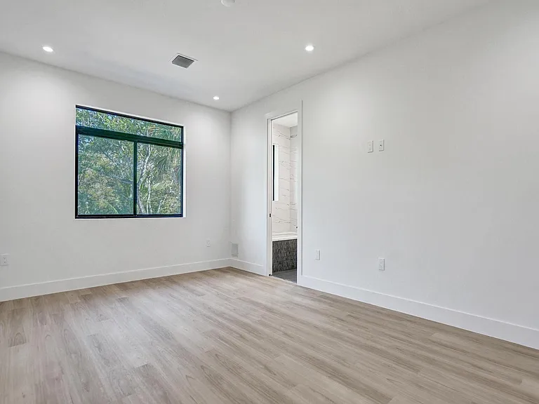 604 SW 7th Ave — Photo 23