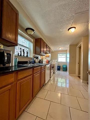 2520 Caswell Ln — Photo 4