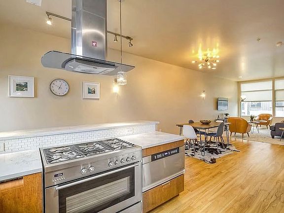 3rd image of 1015 21st St #102