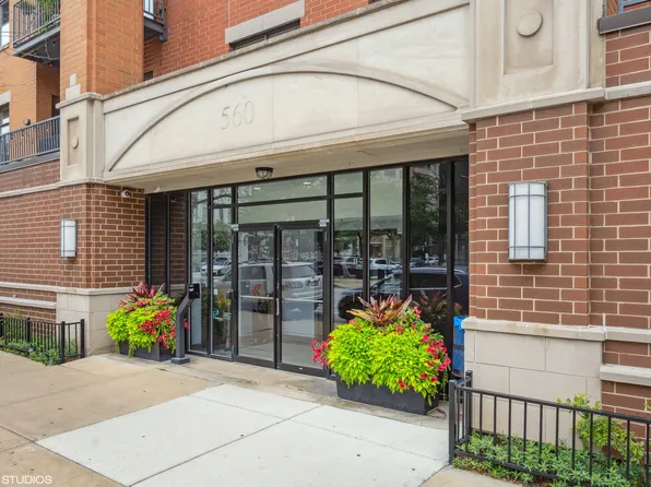 560 W Fulton St APT 604, Chicago, IL 60661