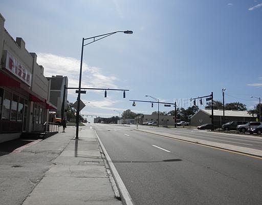 3rd image of 805 N Massachusetts Ave
