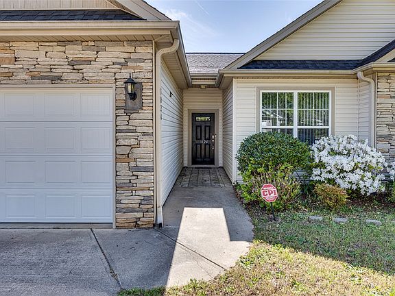 2nd image of 1024 Blythwood Dr