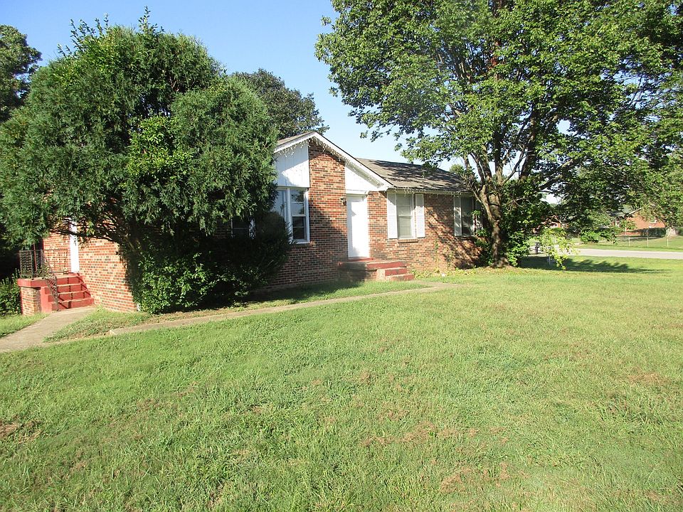 1st image of 300 Chateauroux Dr