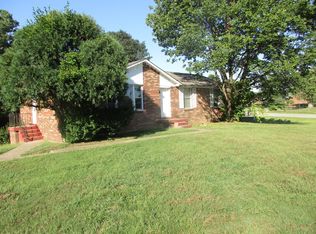 300 Chateauroux Dr, Clarksville, TN 37042
