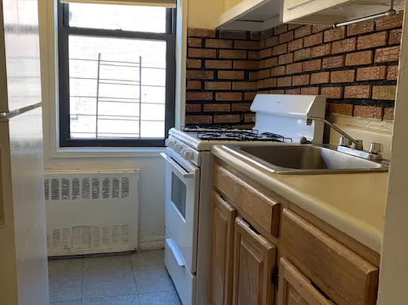 91 Ocean Parkway image 1 of 10