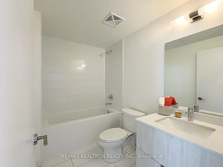 6 David Eyer Rd #Penthouse 915 — Photo 13