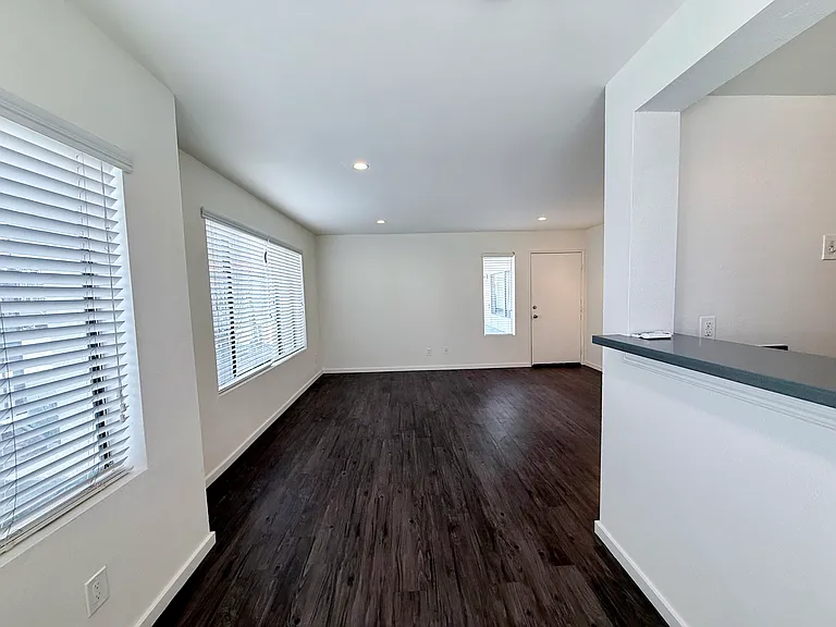Mansfield Terrace Apartments — Photo 32