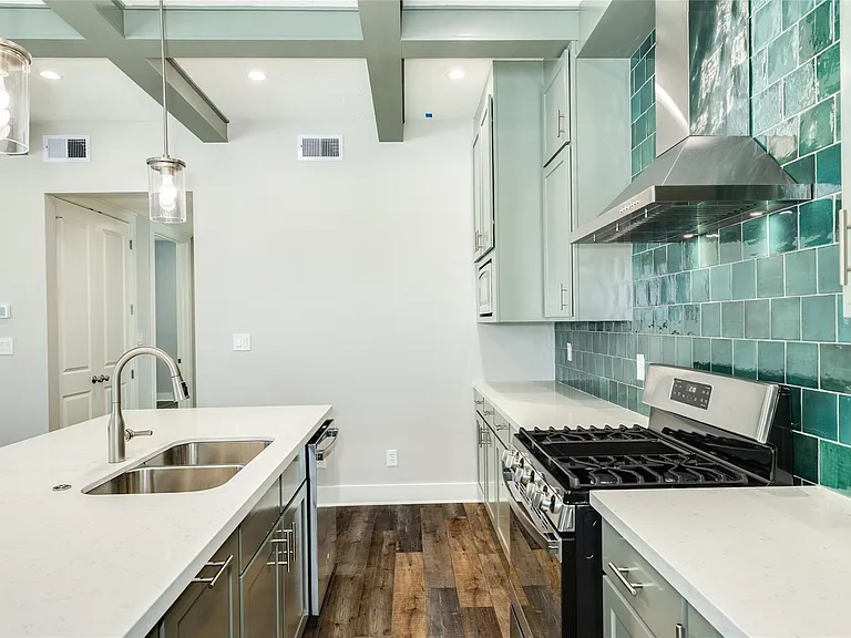 3228 Avenue R #1 — Photo 11