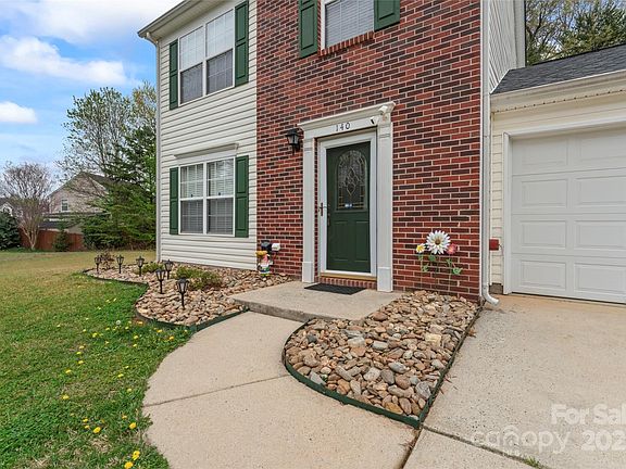 3rd image of 140 Camforth Dr
