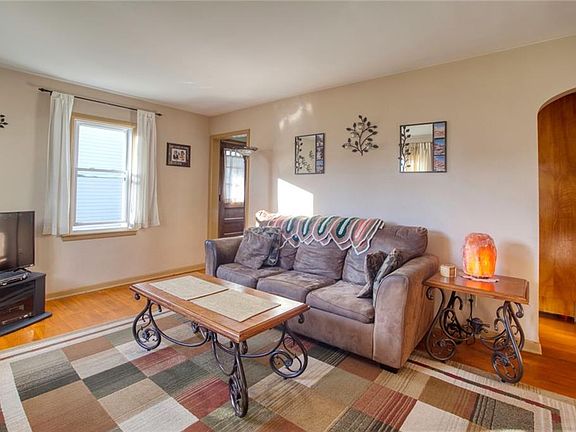 4th image of 689 Lauby Ave