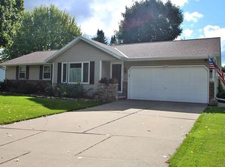 3008 Gilbert Dr, Green Bay, WI 54311