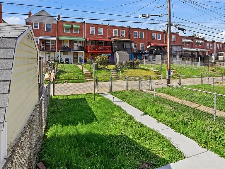 738 Yale Ave — Photo 12