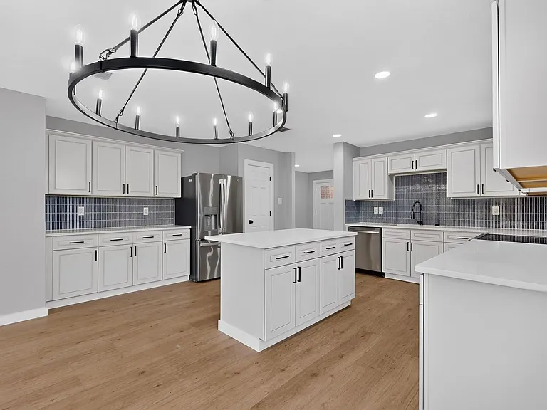 13291 Guerin Dr — Photo 19