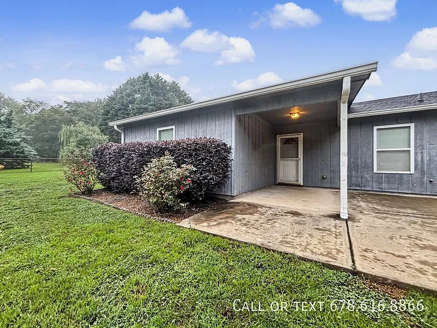 560 Lee Byrd Rd #B