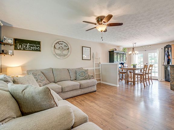 5th image of 612 Larkspur Dr