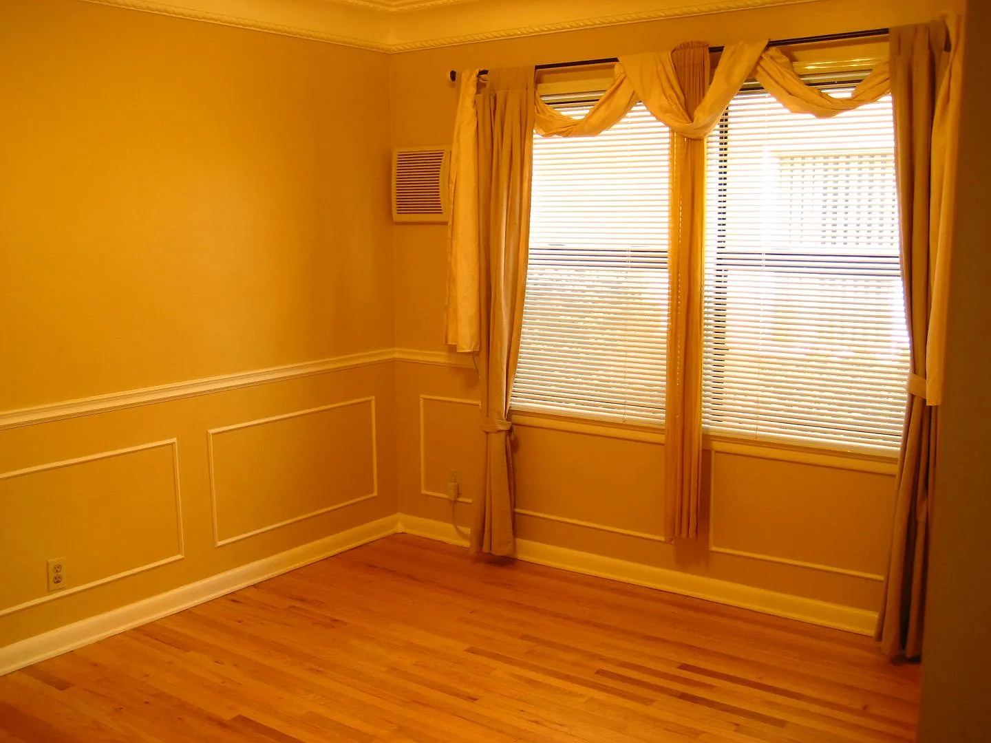 Moorpark Apartments — Photo 3