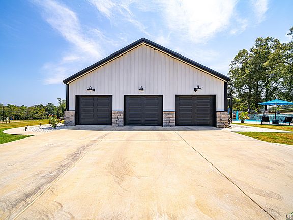 2nd image of 322 W Echo Ln