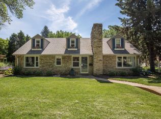 6591 Washington Cir, Wauwatosa, WI 53213