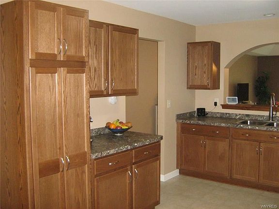 5th image of 113 Blossom Wood Ln
