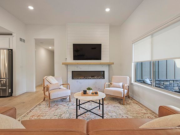 2nd image of 1641 Spring Mountain Dr