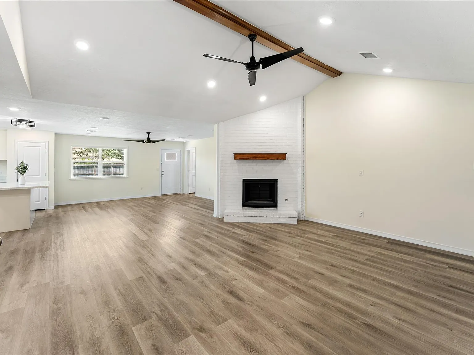 4 bed, 2.5 bath, 1839 sqft, $2,300 — Photo 1