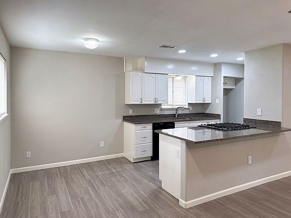4th image of 57112 Red Oak Dr