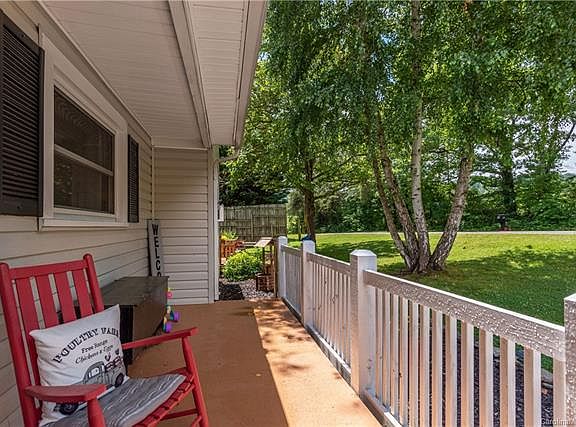 4th image of 308 Browntown Rd