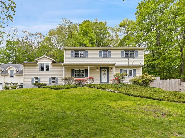 2 Watergate Drive, Amawalk, NY 10501