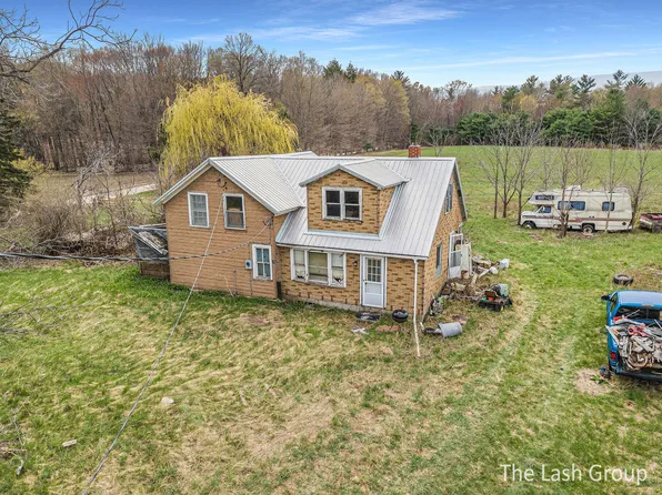 2094 Four Mile Rd, Blanchard, MI 49310
