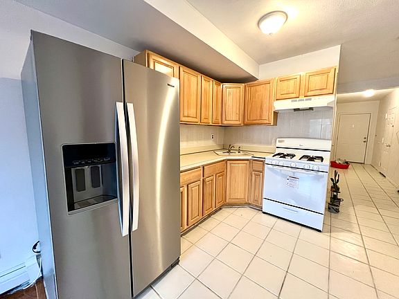 5th image of 377 Bradley Ave Floor 1