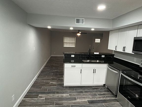 2nd image of 3237 Summerhill Ln