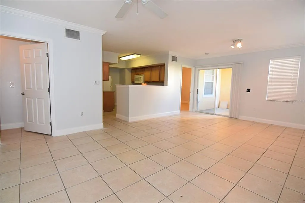 2 bed, 2.0 bath, 1058 sqft, $1,795 — Photo 4