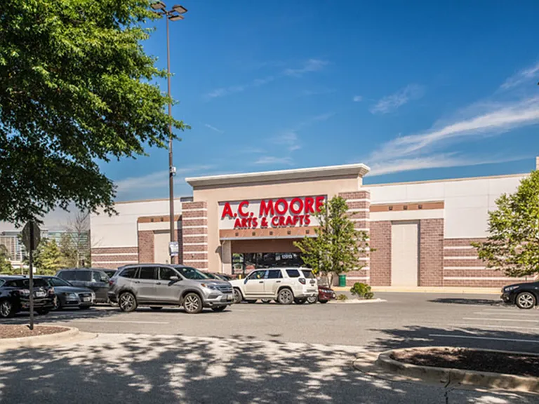 Shopping Center Nearby Oxford Square