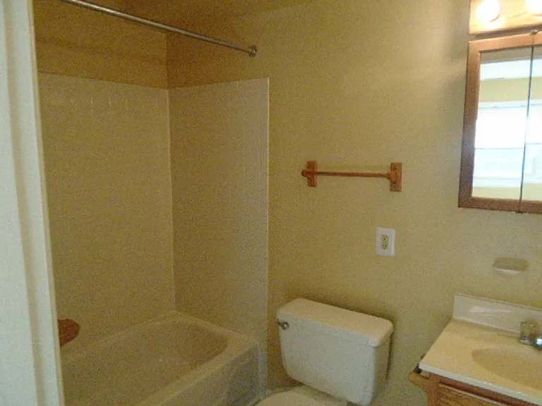 Maple View Apartments — Photo 8
