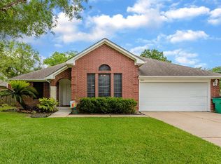 5802 Red River Dr, Dickinson, TX 77539