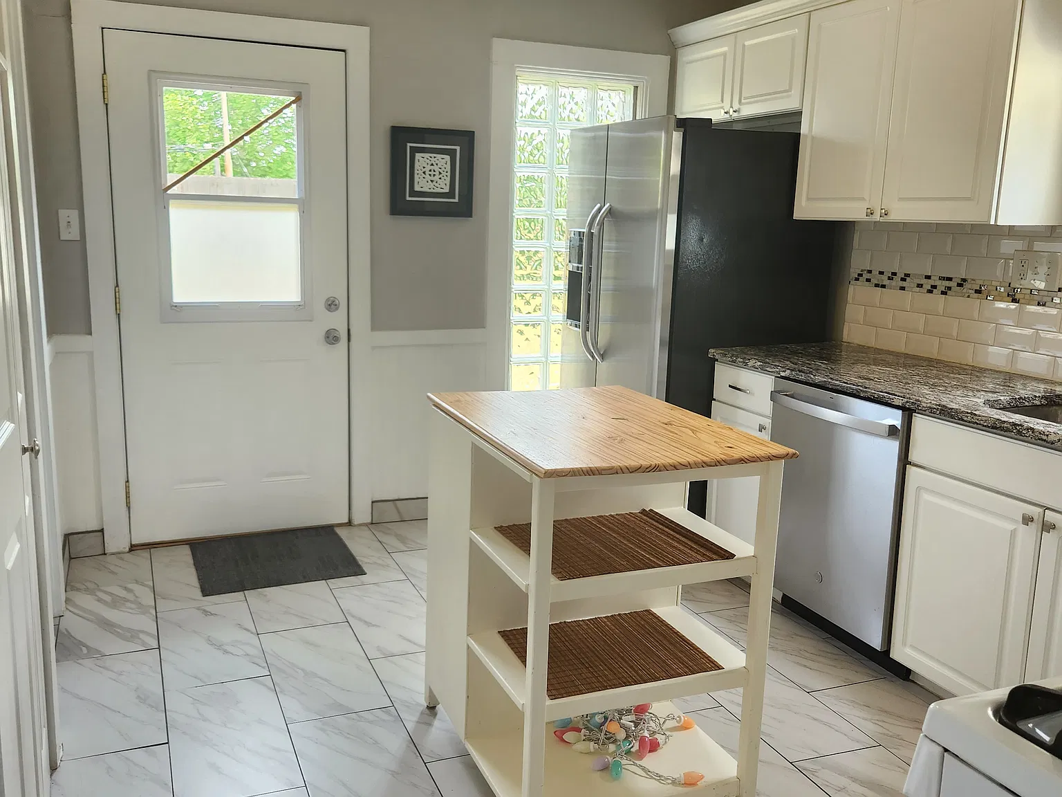 4 bed, 1400 sqft, $2,400 — Photo 3