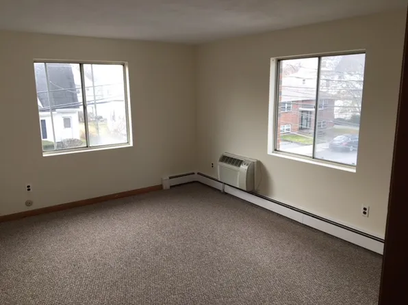 258 Ash St #3, Waltham, MA 02453