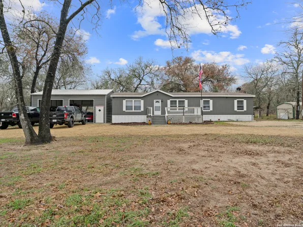 4026 BROOK OAK DR, Elmendorf, TX 78112