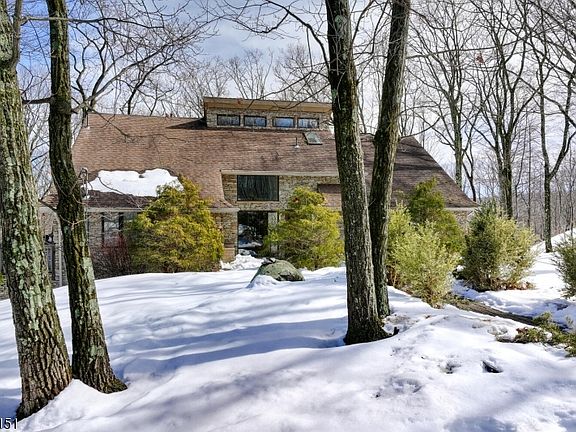 2nd image of 737 Ridge Rd