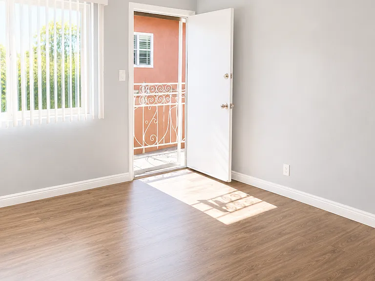7008 Templeton St #F — Photo 9
