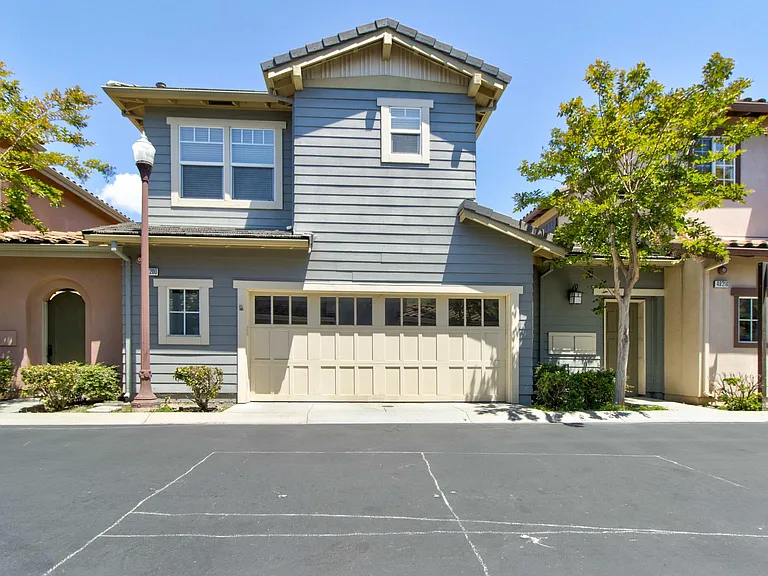 49200 Tulip Ter — Photo 2