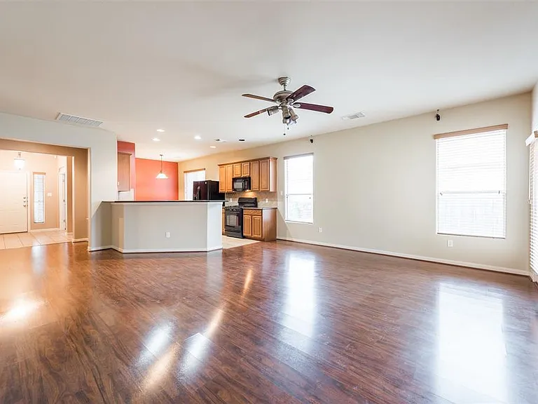 913 Brighton Pl — Photo 9