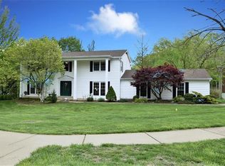 1566 Foxham Dr, Chesterfield, MO