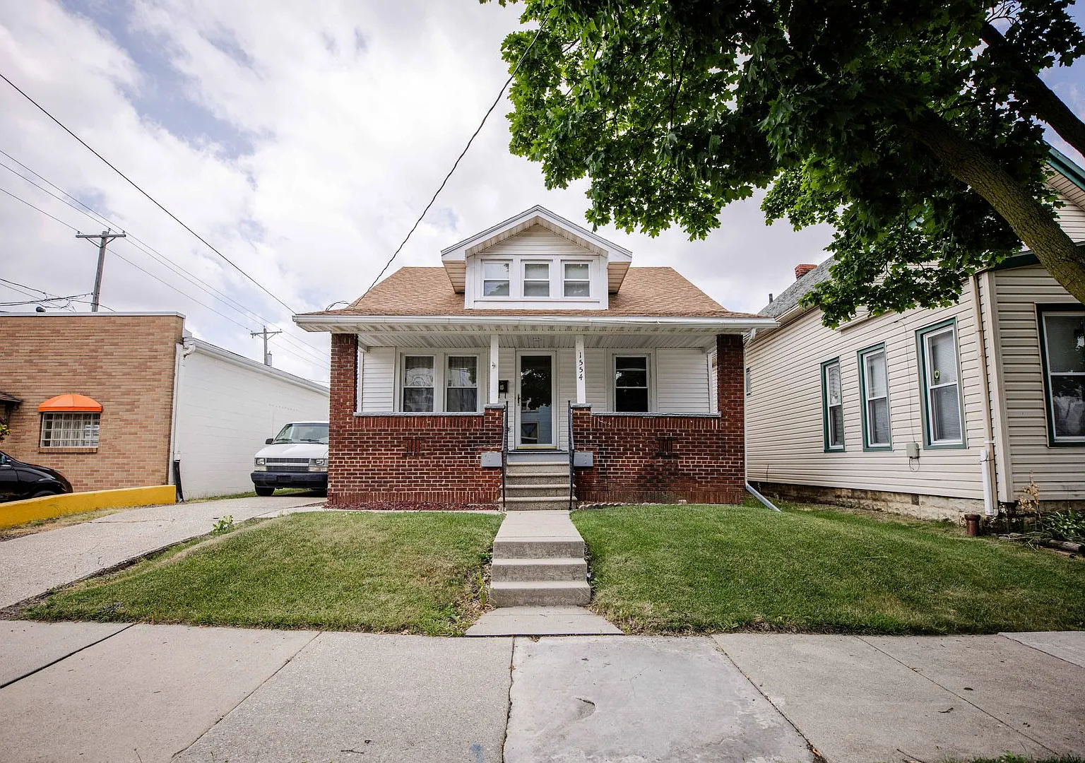 Beautiful Two Bedroom home with large upstairs bonus room. New appliances, washer and dryer, many... — Photo 2