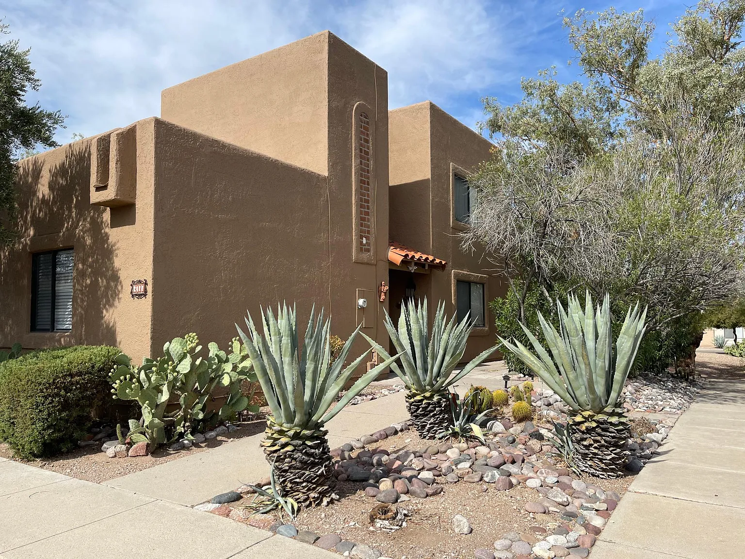 2477 N Ironwood Ridge Dr — Photo 1