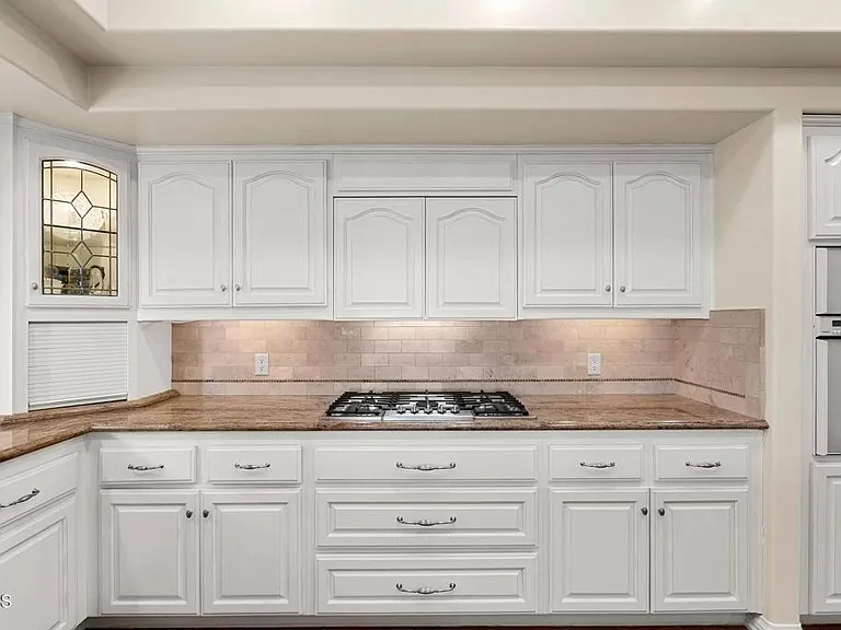 1401 Glen Oaks Blvd — Photo 17