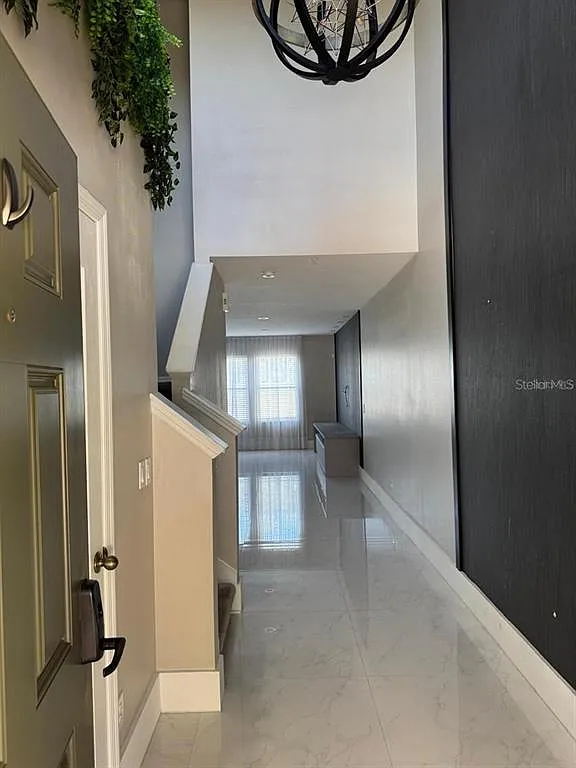3 bed, 2.5 bath, 1876 sqft, $3,000 — Photo 2