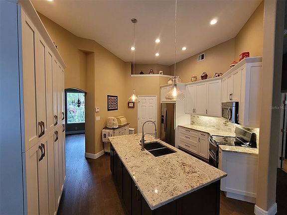4th image of 1140 Twin Oaks Cir