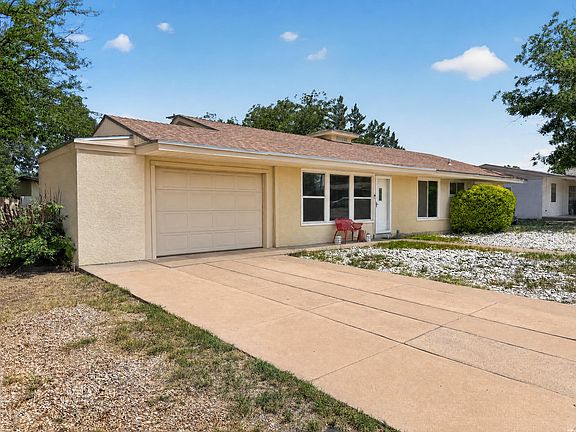 3rd image of 1601 Mesa Dr