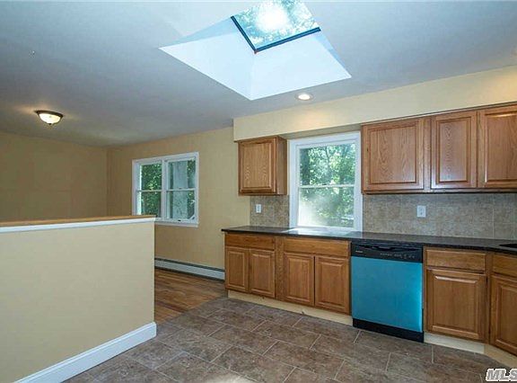 3rd image of 67 Hammond Ln